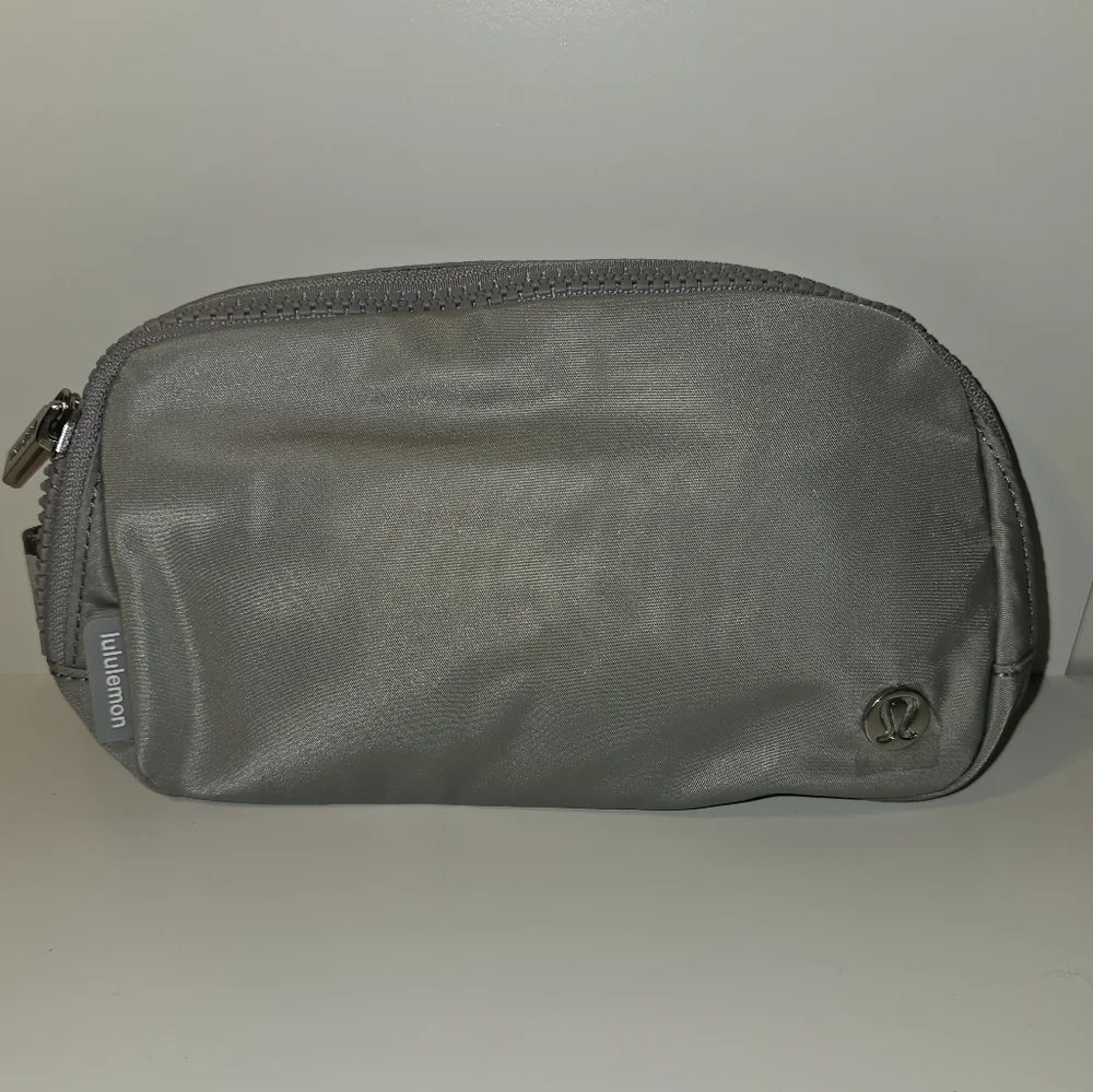 lululemon athletica Silver Everday Belt Bag, NWT - Picture 2 of 7